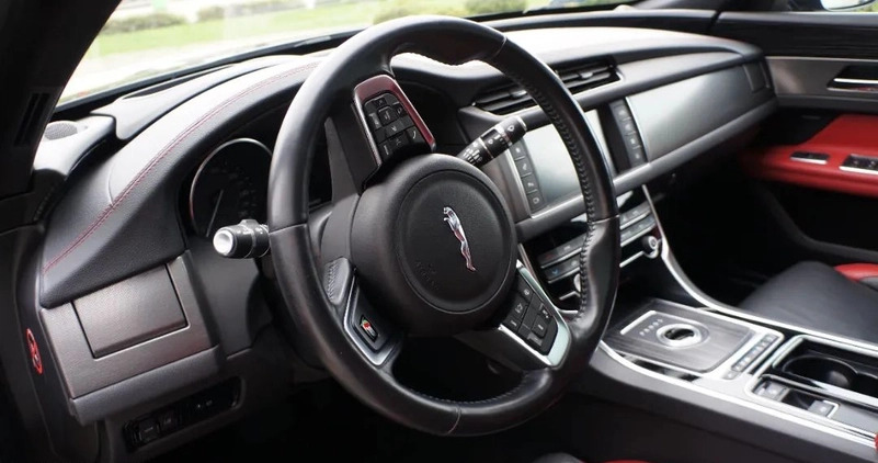 Jaguar XF cena 79900 przebieg: 115000, rok produkcji 2016 z Siemiatycze małe 301